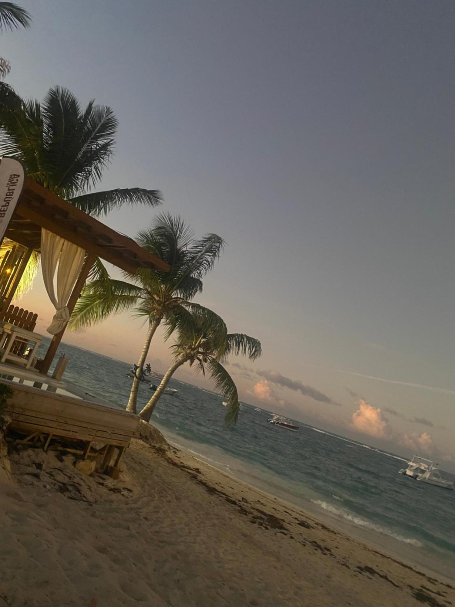 Madonna Pool Beach Los Corales 푼타 카나 외부 사진