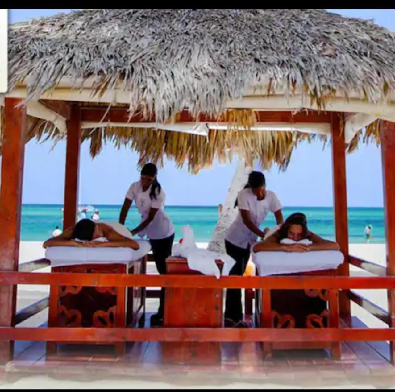 Madonna Pool Beach Los Corales 푼타 카나 외부 사진