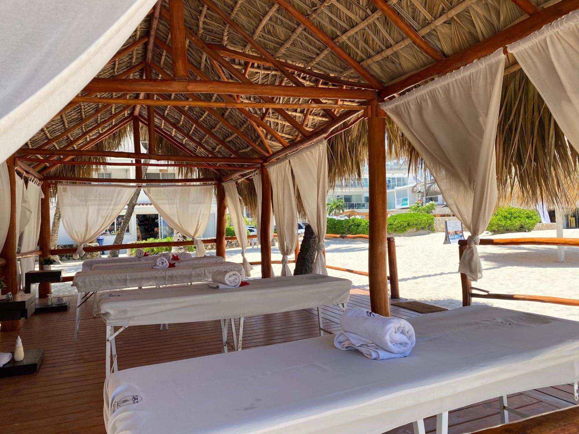 Madonna Pool Beach Los Corales 푼타 카나 외부 사진